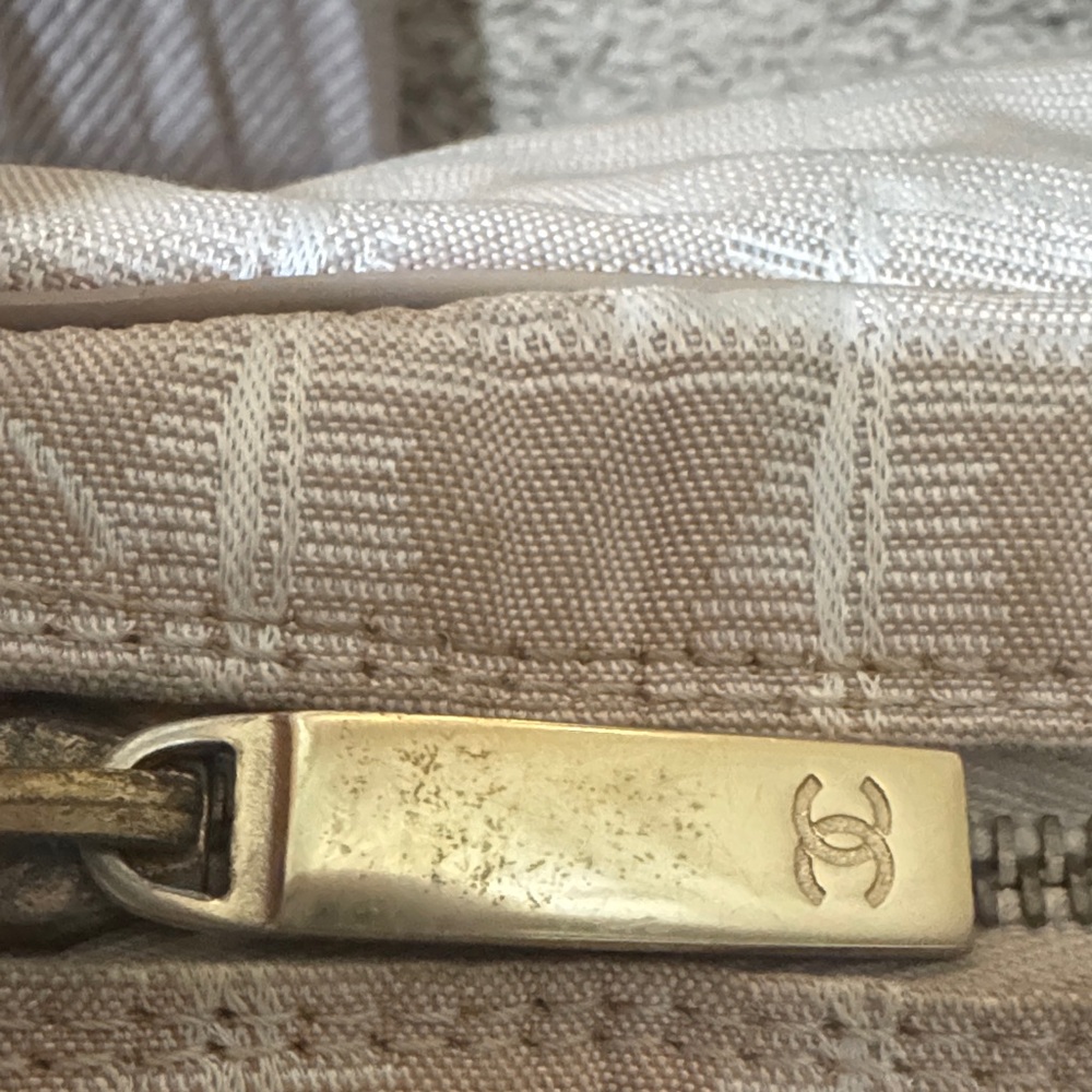 CHANEL Elegant Shoulder Bag - Picture 7 of 16